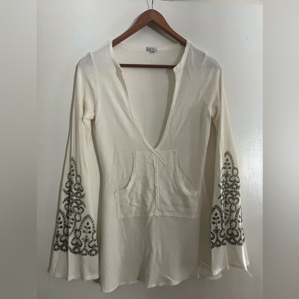 Yogi Cream Top with Henna Inspired design with front pockets